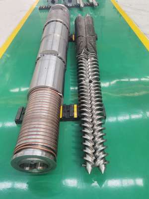 صلابة المسمار HRC 58-62 وصلابة النترات 950-1050HV لنظام المسمار المتزامن المخروطي