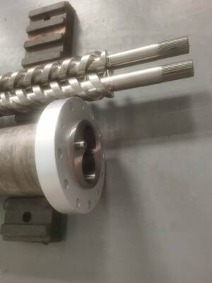 Krauss Maffei Kmd75 مسارية مزدوجة المسامير والبرميل